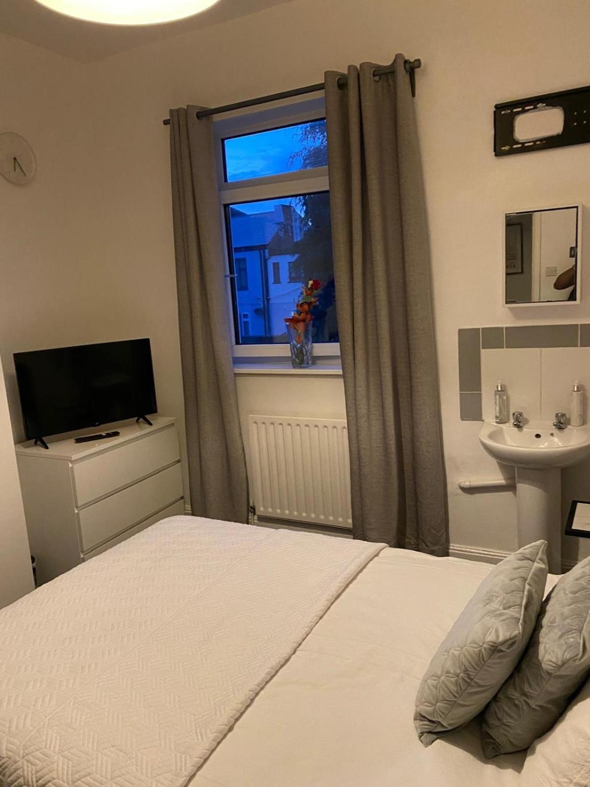 Precise Homes Ltd Γούλβερχαμπτον Εξωτερικό φωτογραφία
